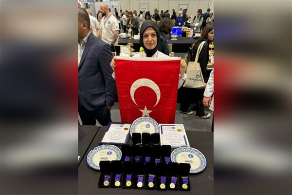 Milli Takıma seçilen pastacı Hatun, altın madalya kazandı