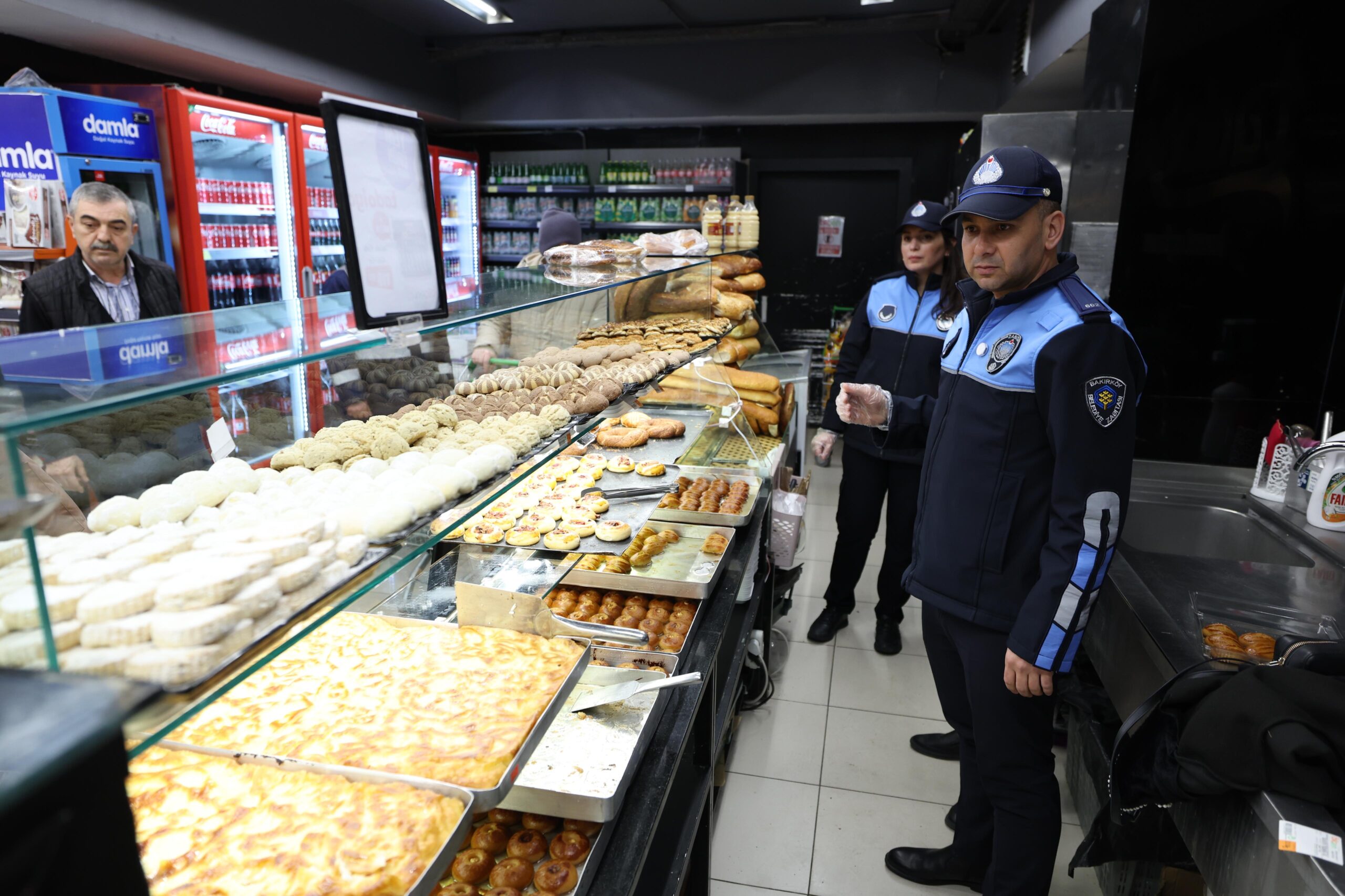 Bakırköy Zabıtası, market ve fırınları denetledi