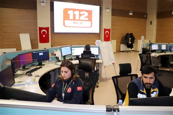 Şanlıurfa 112 Acil Çağrı Merkezi ekipleri, boğulma tehlikesi geçiren bebeğe müdahale etti