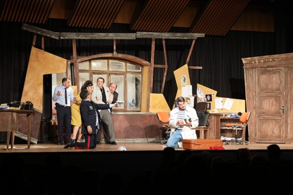 “Bir Anarşistin Kaza Sonucu Ölümü” oyunu Yalova’da sahnelendi