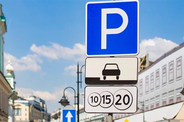 Dünya Kadınlar Günü’nde Moskova caddelerinde park etmek ücretsiz olacak