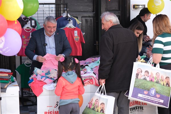 Çorum Belediyesi’nden çocuklara bayramlık kıyafet yardımı