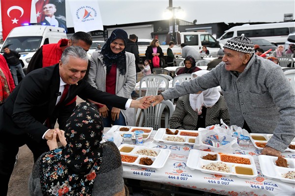 Muratpaşa Belediye Başkanı Uysal,  iftar programına katıldı