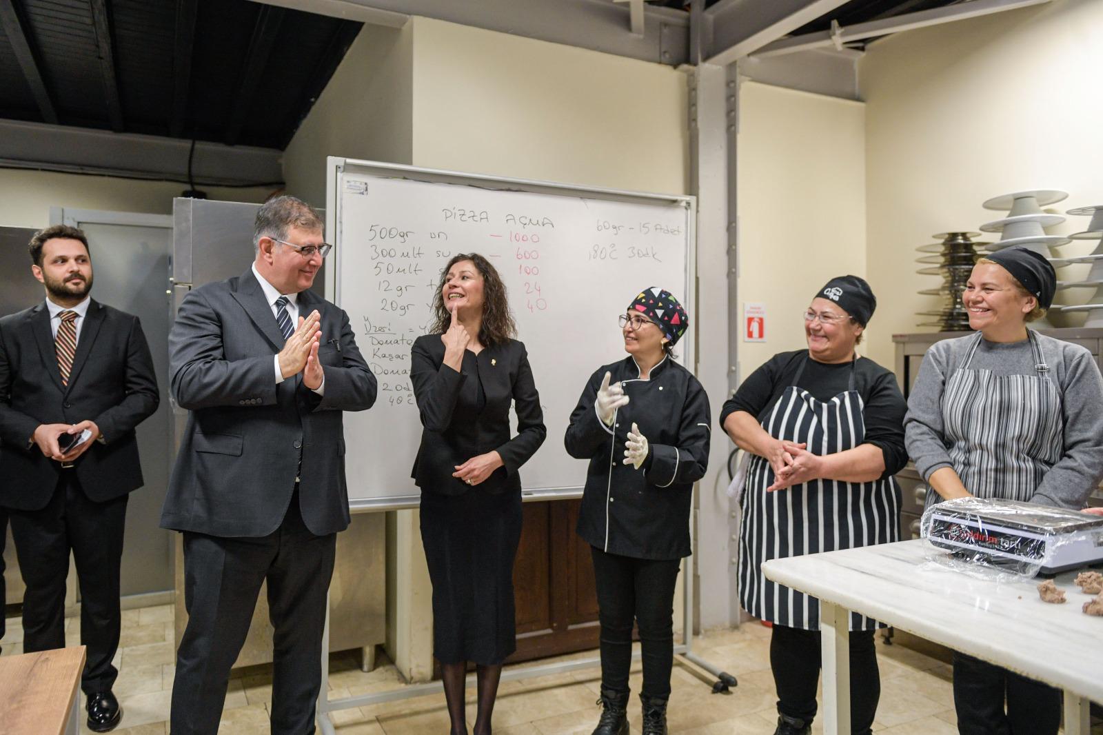 İşaret dili tercümanları, hastane işlemlerinde vatandaşların yanında olacak