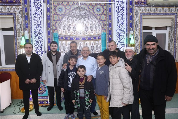 Başkan Büyükkılıç, teravih namazında vatandaşlarla buluştu