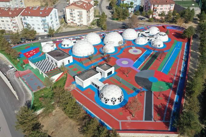 Karabük Belediyesi Bilim Merkezi’nden çocuklara tatil hediyesi