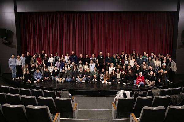 İzmir Şehir Tiyatroları, “Genç Sorular” etkinliklerine başladı