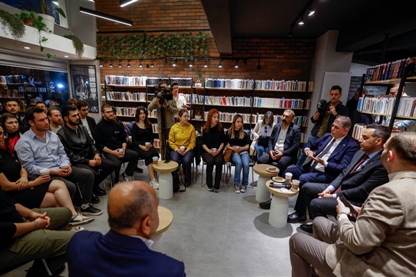 Başkan Tugay’dan gençlere siyasete katılım çağrısı