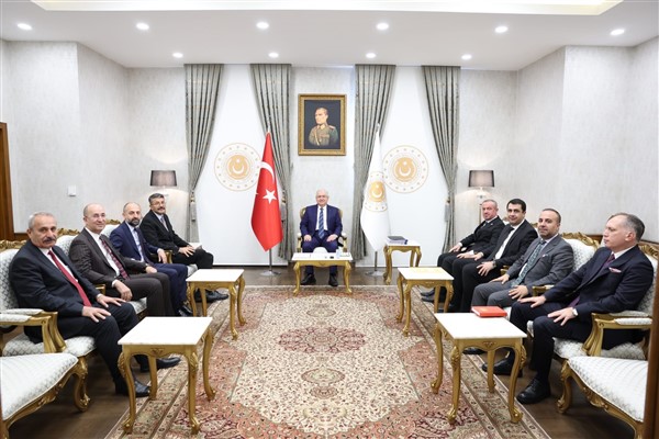 Milli Savunma Bakanı Güler, Hakkari heyetiyle bir araya geldi