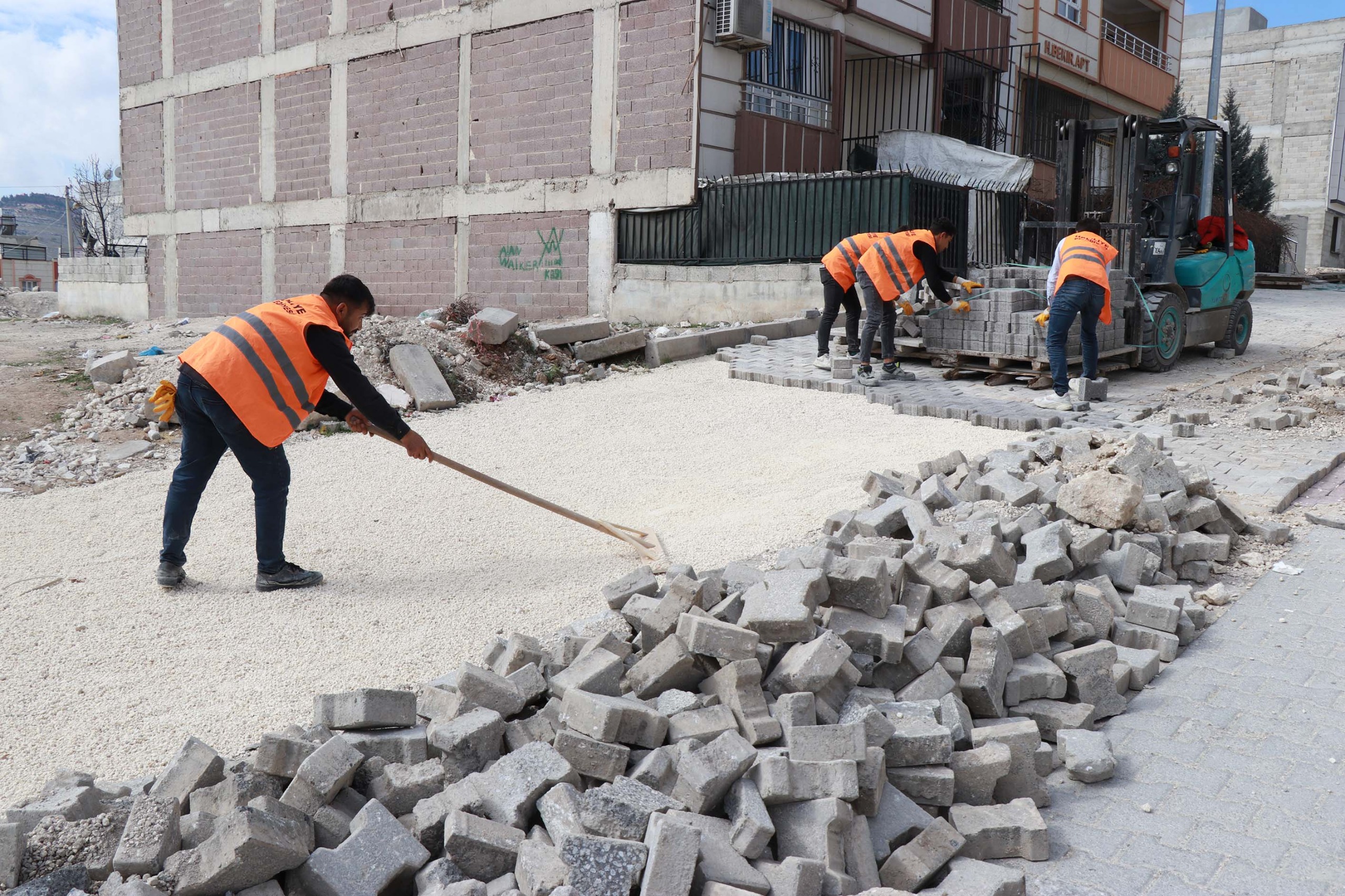 Haliliye’de üstyapı çalışmaları devam ediyor