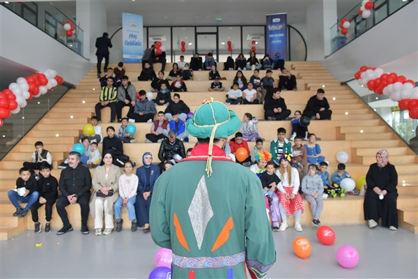 Esenyurt Belediyesi’nden yetim çocuklara bayram programı