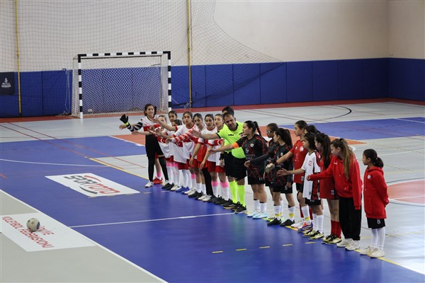 Karaman’da Okul Sporları Yıldızlar Futsal Yarı Final müsabakaları başladı
