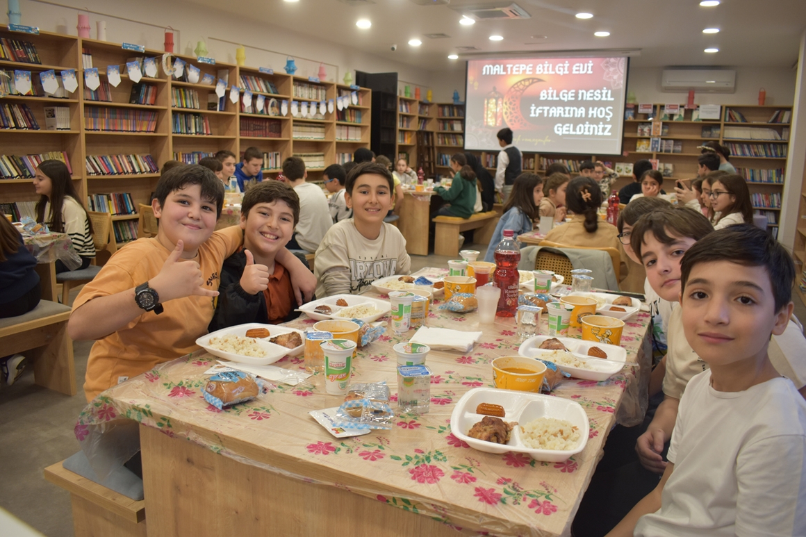 Bilgi Evi öğrencileri Ramazan boyunca iftar sofrasında bir araya geldiler