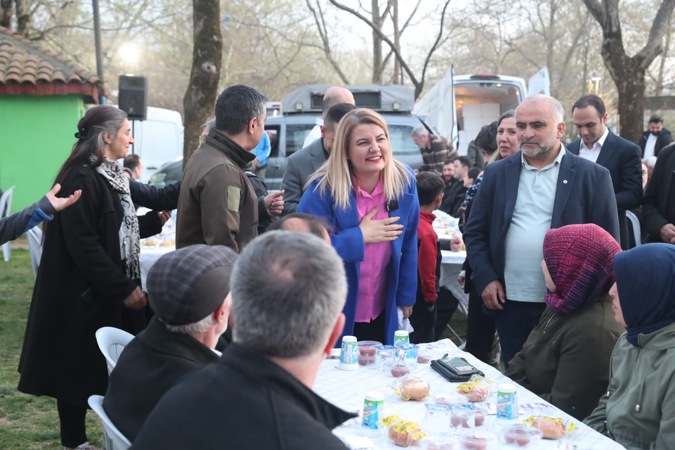 Başkan Hürriyet, Gebzeli vatandaşlarla halk iftarında buluştu