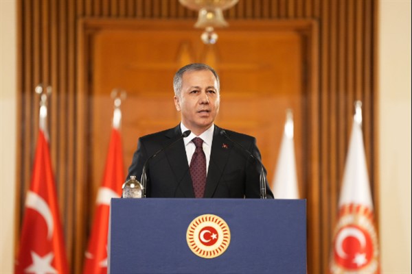 Bakan Yerlikaya, 6 yıl önce şehit düşen Piyade Uzman Çavuş Mermer’in ailesini ziyaret etti