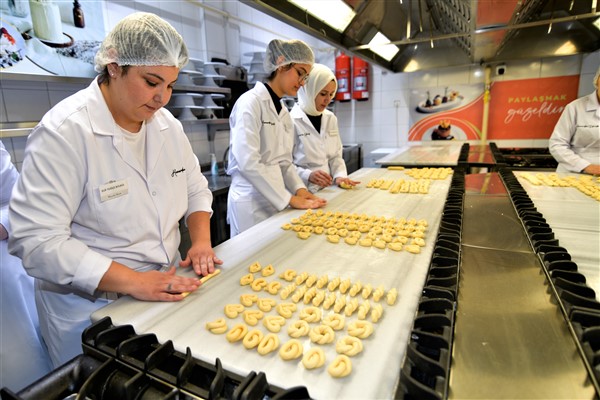 Bornova’da kadın ve gençler için Pastacılık ve Ekmekçilik Kursu