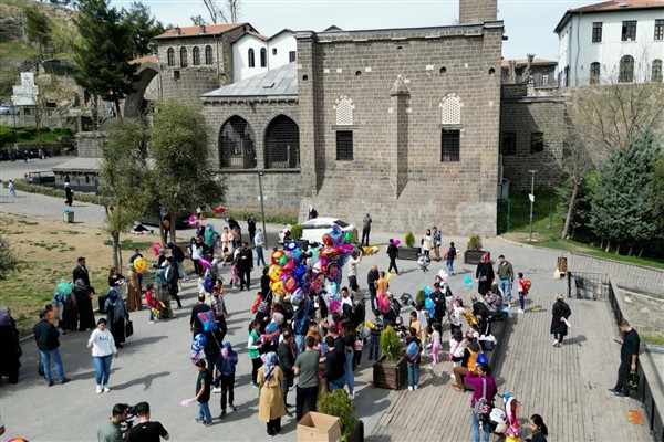 Diyarbakır’da “Sevgili Çocuklar, Her Şey Siz Mutlu Olun Diye” etkinliği yapıldı