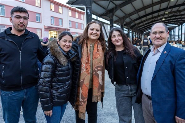 Başkan Köksal, Karşıyaka Mahallesi’nde vatandaşlarla iftar yaptı