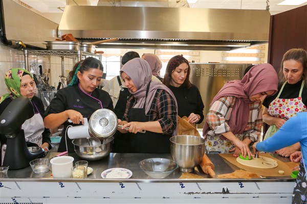 Küçükçekmece’de Kadın Eşitlik Merkezi’nde Halk Eğitim onaylı kurslar düzenleniyor