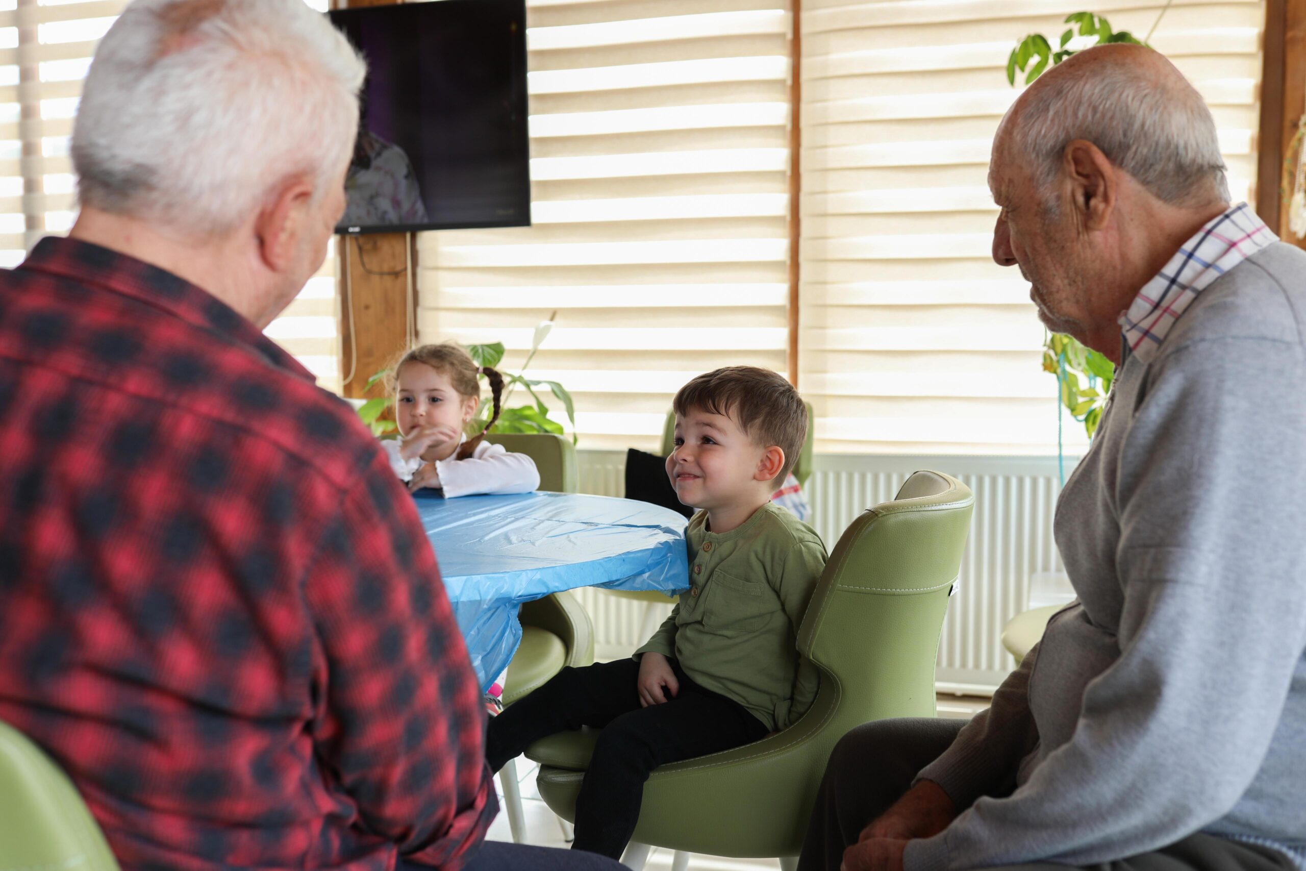 Çocuklar ve büyükler Yaşlılar Haftası’nda buluştu