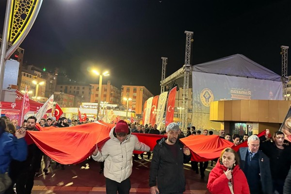 Rize’de İBB Başkanı İmamoğlu’nun tutuklanmasına tepki gösterisi