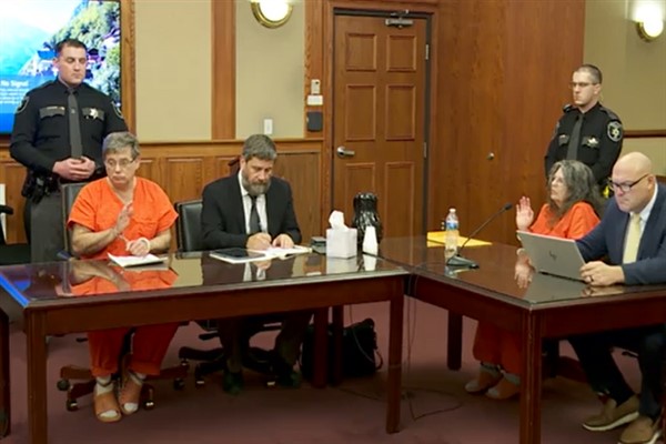 Üvey evlatlarını köleleştiren ABD’li çift yüzlerce yıl hapse mahkum edildi