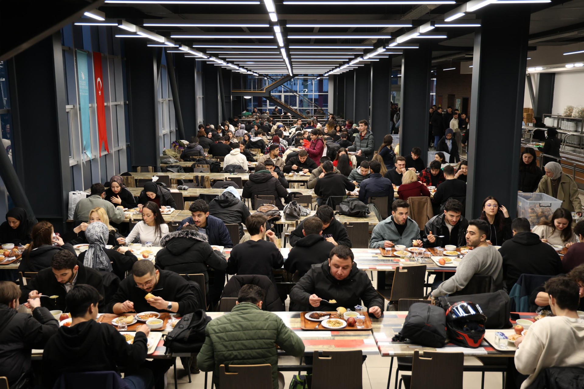 Düzce Üniversitesi Rektörü Sözbir, Ramazan ayında öğrencilerle bir araya geldi