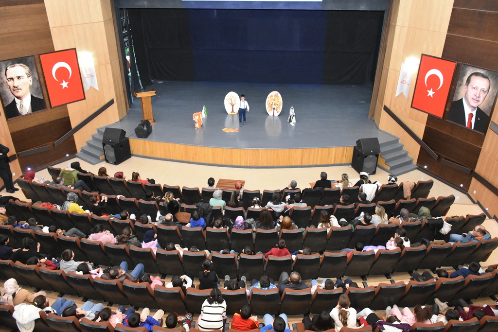 “Bir Varmış Bir Yokmuş” Masal Anlatma Yarışması’nda final