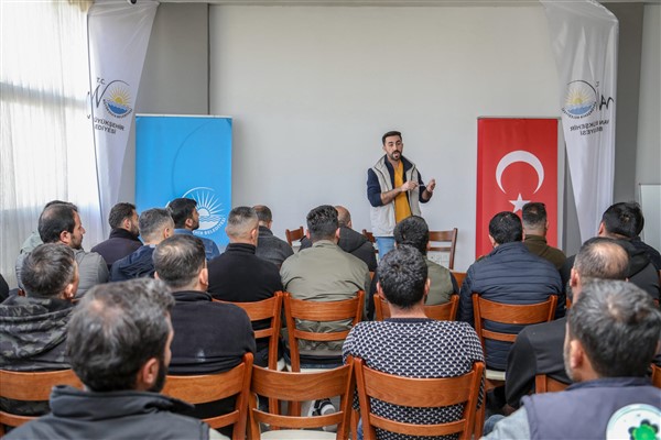 Van Büyükşehir ekipler sokak hayvanları konusunda bilgilendirildi