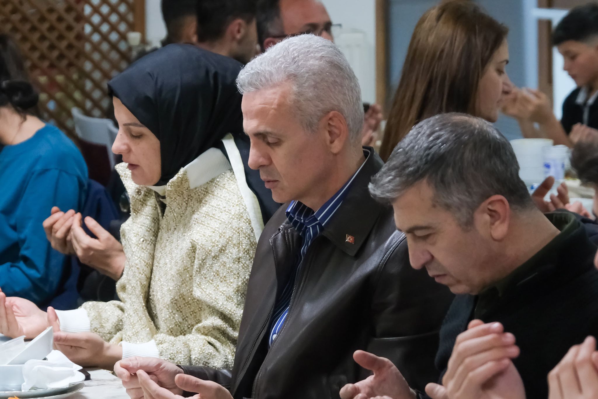 Vali Çiçekli, ilk iftarını Çocuk Evleri Koordinasyon Merkezi’nde açtı