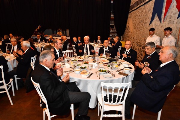 İzmir’de şehit yakınları, gaziler ve aileleri için iftar düzenlendi