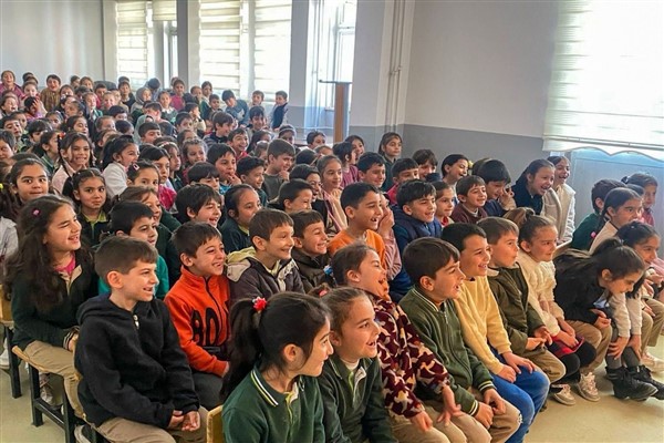 Van Büyükşehir’den ilkokul öğrencileri için Hacivat-Karagöz etkinliği