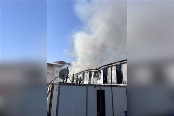Antakya’da konteyner yangını kontrol altına alındı