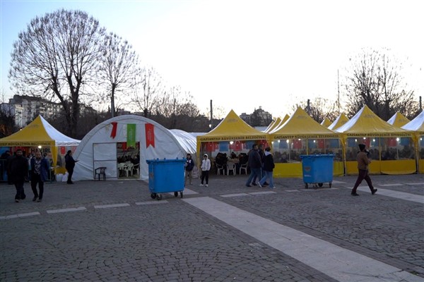 Gaziantep’te iftar çadırları hizmet vermeye başladı