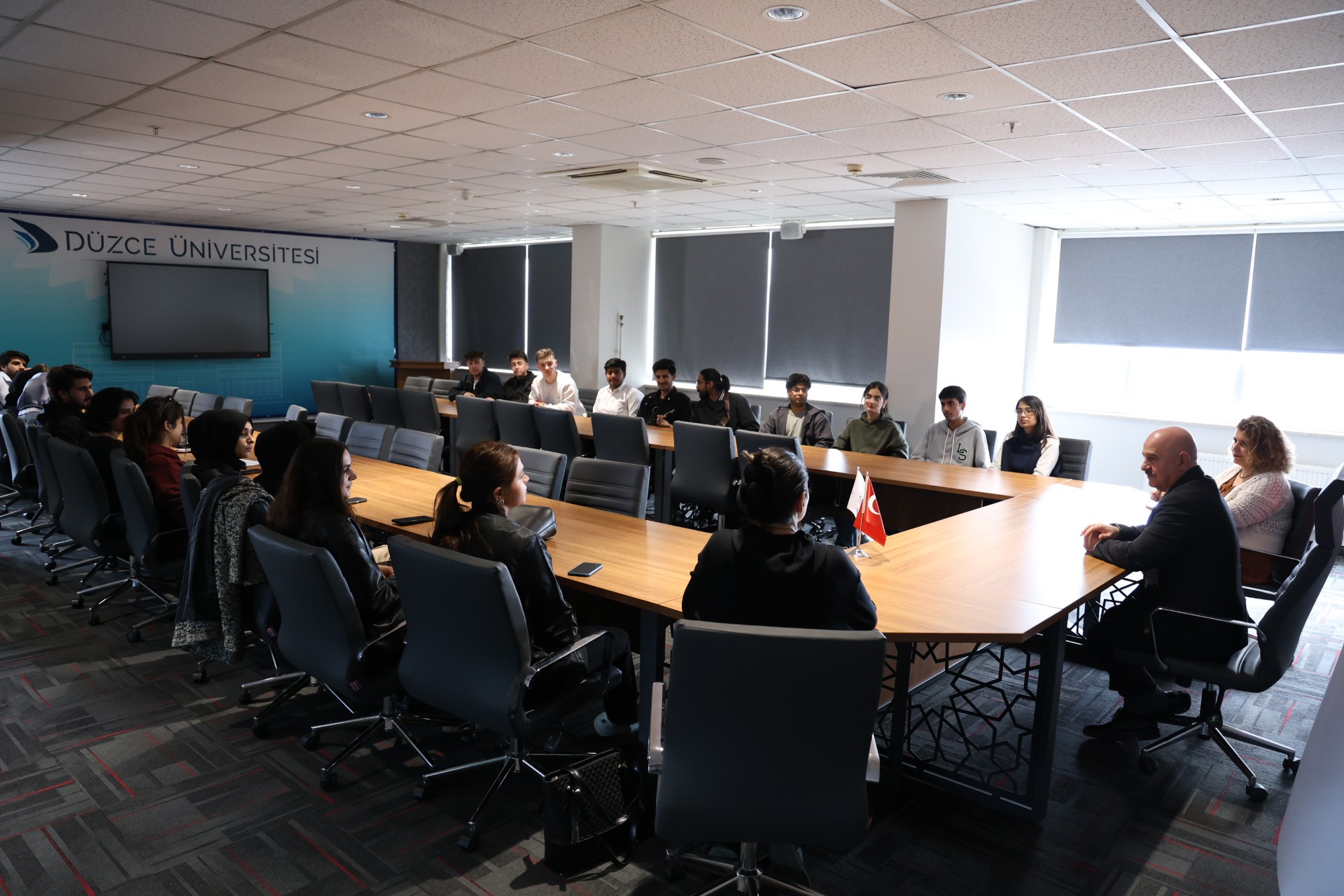 Pakistan Numl Üniversitesi’nden gelen 16 öğrenci Düzce Üniversitesi Rektörüyle buluştu