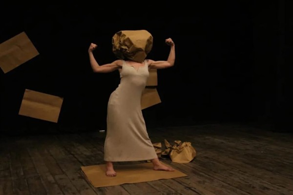 Diyarbakır’da “Boşluğa Dikkat Edin” tiyatro oyunu sahnelendi