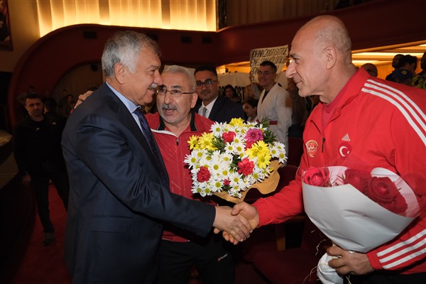 Adana Büyükşehir’den amatör spor kulüplerine 14 milyon 500 bin liralık yardım