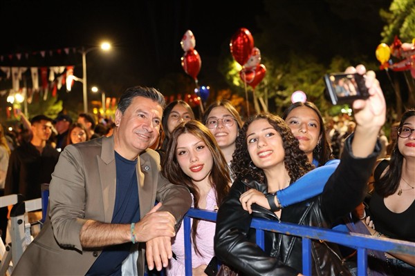 Manisa Büyükşehir Belediyesi’nden kız öğrencilere hijyen desteği