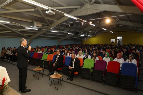 İnegöl Belediye Başkanı Taban, öğrenciler ile  bir araya geldi