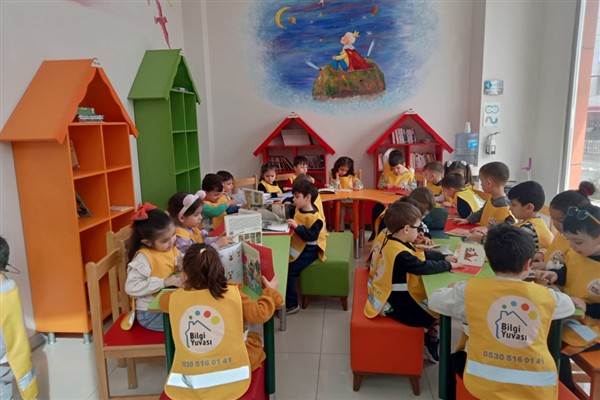 Öğrenciler İZGİM Çocuk Kütüphanesi’nde kitaplarla buluştu