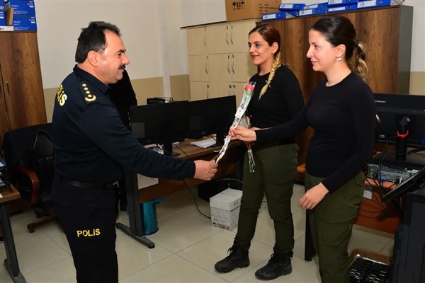 Hatay İl Emniyet Müdürü Gökce,  kadın personelin gününü kutladı
