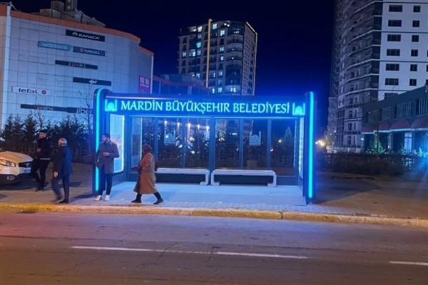 Mardin’de güneş enerjili otobüs durakları hizmete girdi