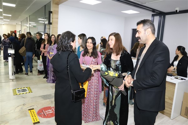 DBB Eş Başkanları, belediye personelinin 8 Mart’ını kutladı