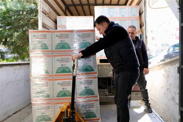 Mudanya Belediyesi’nden erzak desteği