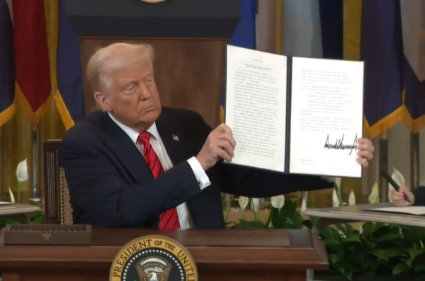 Trump, ABD eğitim bakanlığının tasfiyesine başlama emrini imzaladı