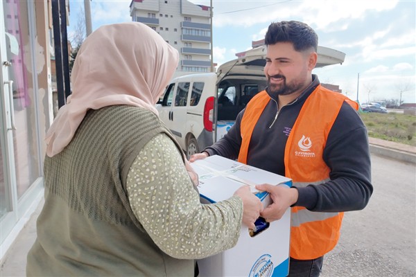 Çayırova Belediyesi’nin ihtiyaç sahiplerine yardımları sürüyor