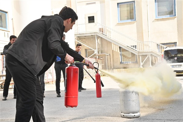 Manisa Büyükşehir Belediyesi’nden hastane personeline yangın eğitimi