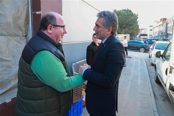 Gemlik Belediyesi’nden vatandaşlara pide ikramı