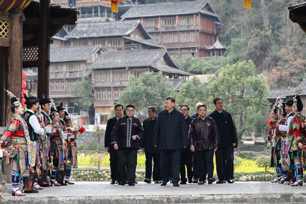 Xi’den etnik bölgelerde kendine özgü kültürlerin korunmasına vurgu