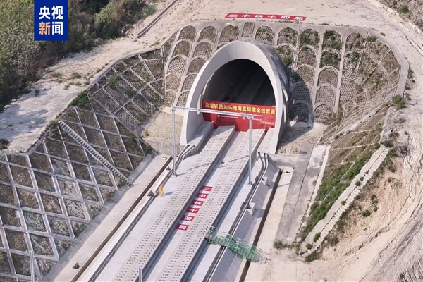 Çin’de yüksek hızlı demiryolu için ilk denizaltı tünelinin inşası tamamlandı